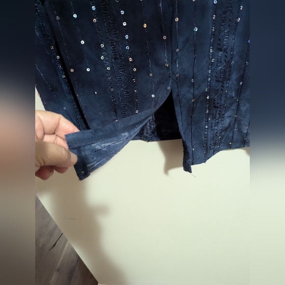 Dress Barn Sequined Tank shirt. Great for layering . V neck. Size 2X. Stretchy. - Picture 7 of 7